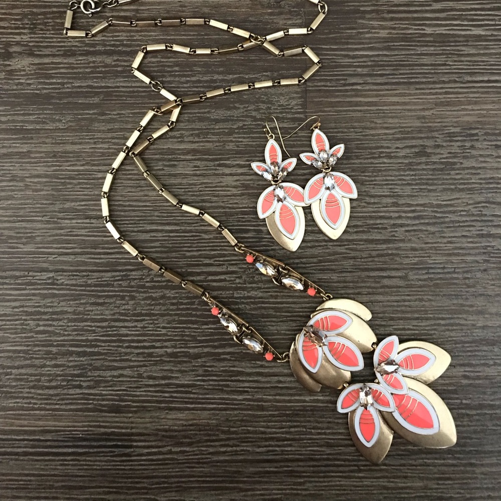 Stella & Dot Hibiscus Necklace and Earrings Set